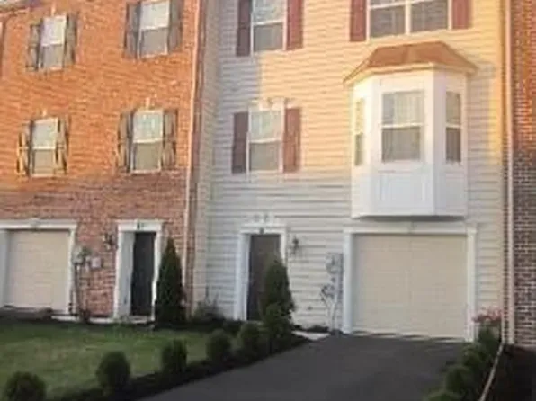 225 Whitley Dr, Chambersburg, PA 17201