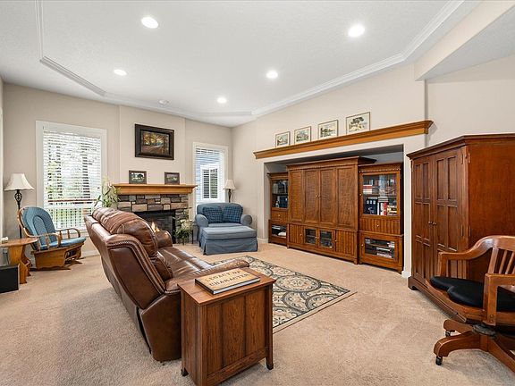 5th image of 1404 E Hangman Ln