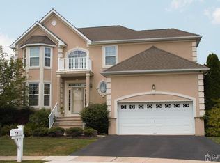 10 Lily Ct, Monroe Township, NJ 08831