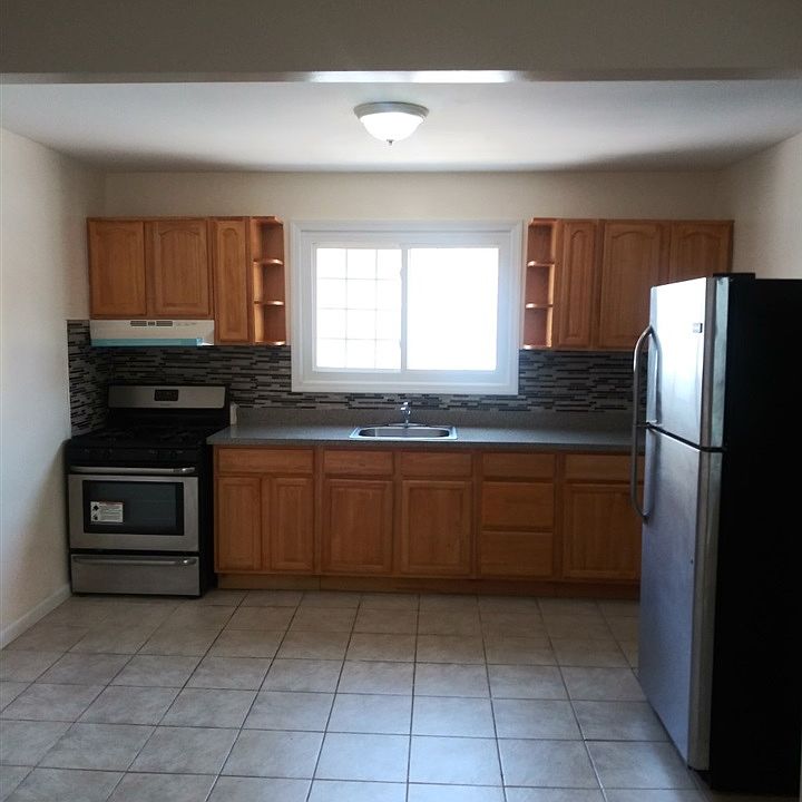 1st image of 102 Oakland Ave #1