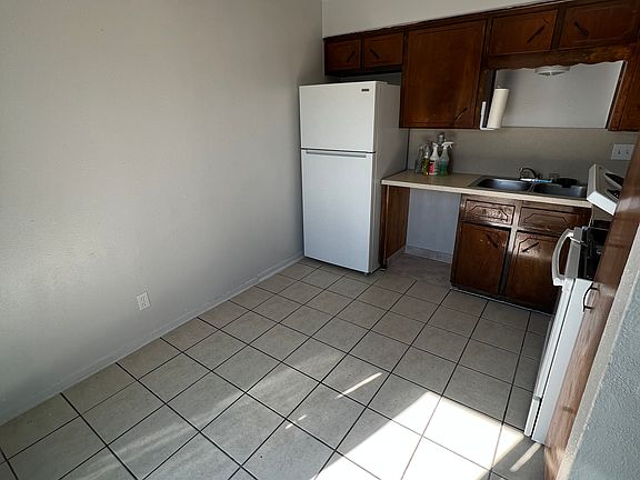 3rd image of 2314 Andover Dr APT 4