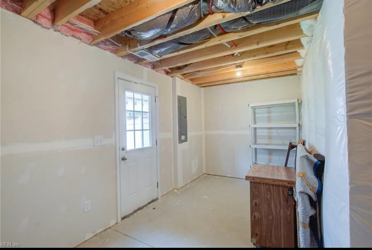 2030 Petersen Way — Photo 4