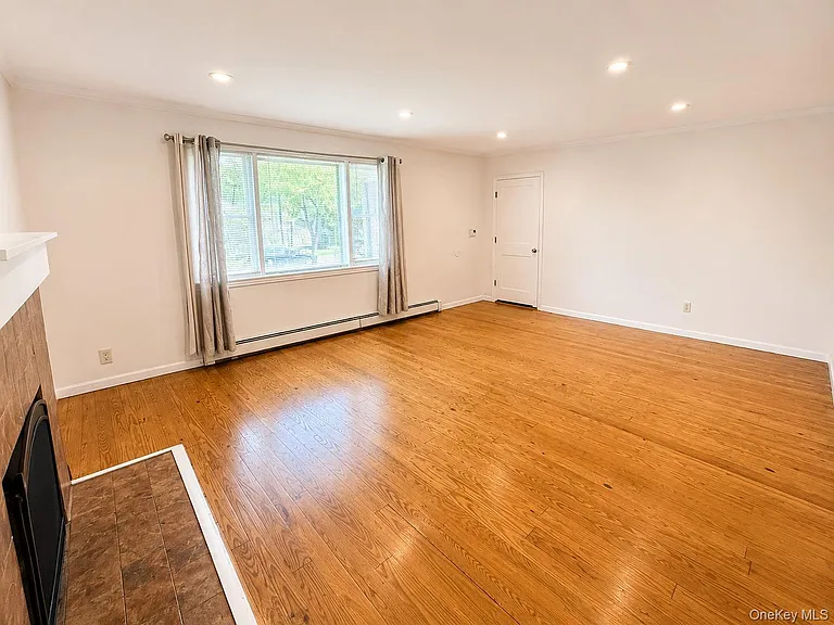 52 Hoffman Ln — Photo 4