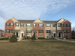 505 Town Center Blvd, Gilberts, IL 60136