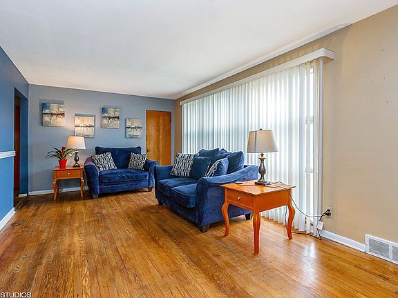 3rd image of 398 Paxton Ave