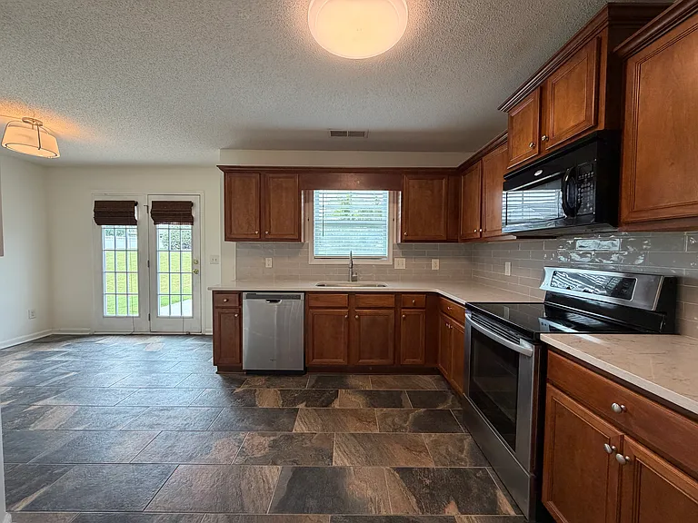 3892 Plymouth Rock Dr — Photo 4