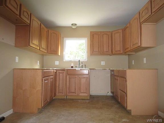 3rd image of 219 Kirkwood Dr