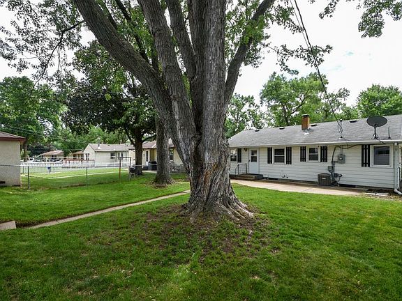 3rd image of 1581 Sherwood Ave