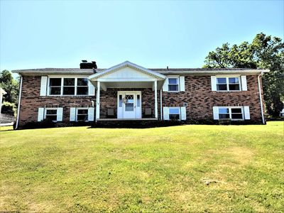 213 Foothills Ln, Morgantown, WV, 26508