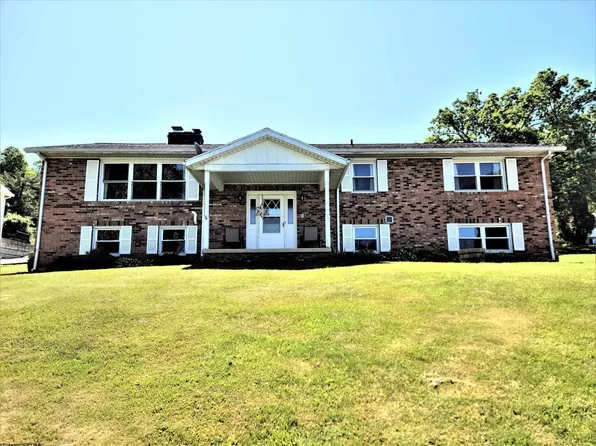 213 Foothills Ln, Morgantown, WV 26508