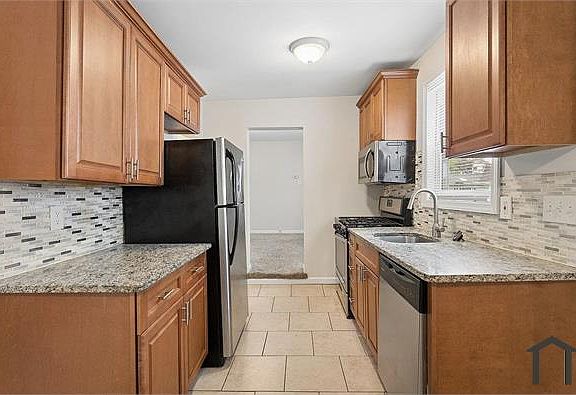 5th image of 121 Union Ave