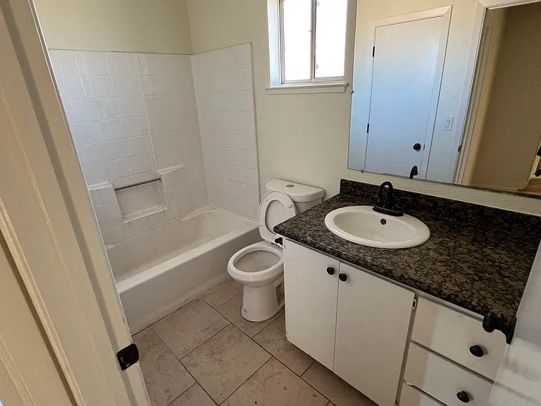 1657 Grand Ave — Photo 17