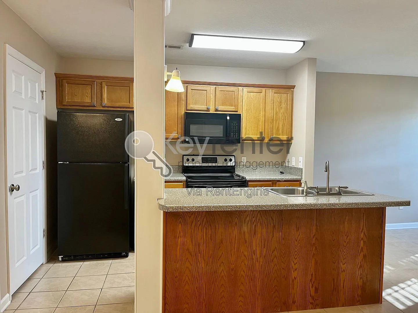 3 bed, 1.5 bath, 1186 sqft, $1,695 — Photo 3