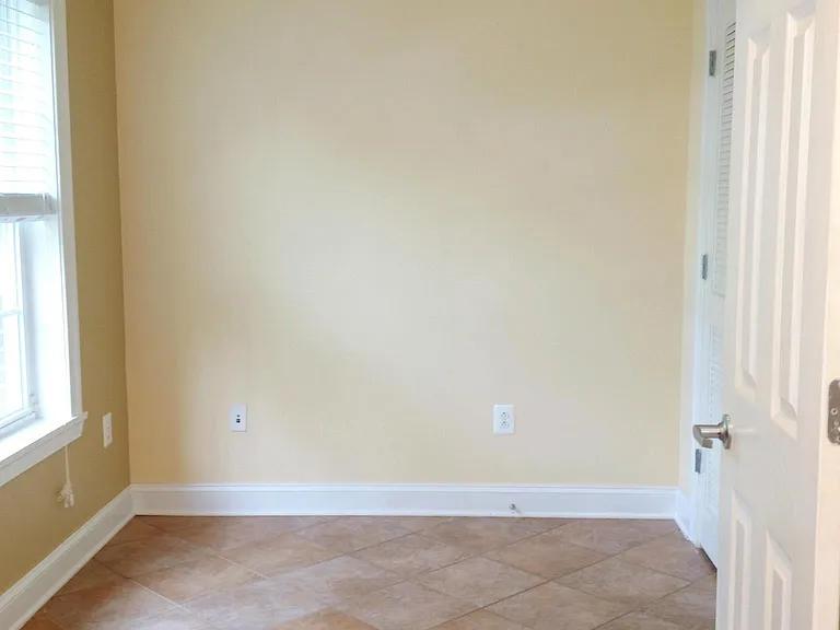 557 Cedar Spring St — Photo 2
