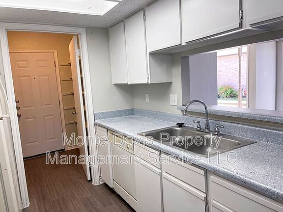 3rd image of 2618 Alcott Ln APT B