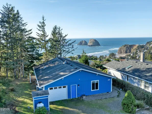 1030 Hillsdale St W, Tillamook, OR 97141