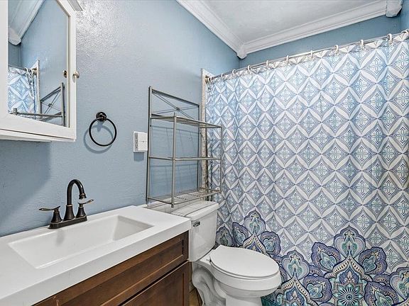 4th image of 1928 W Sharp Ave