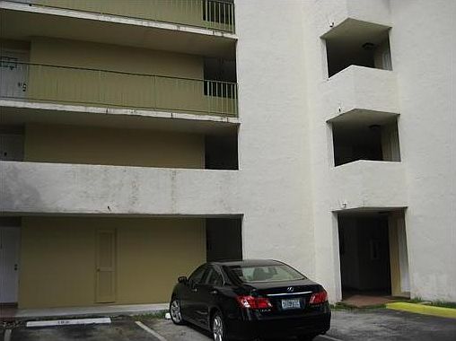 3rd image of 8860 Fontainebleau Blvd APT 105