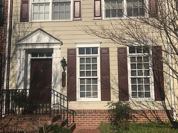 2nd image of 1204 Hyde Ln