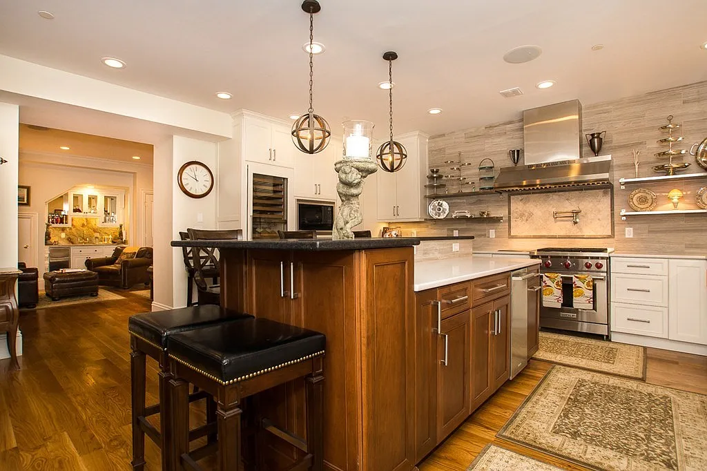 2 bed, 3.0 bath, 3435 sqft, $9,000 — Photo 2
