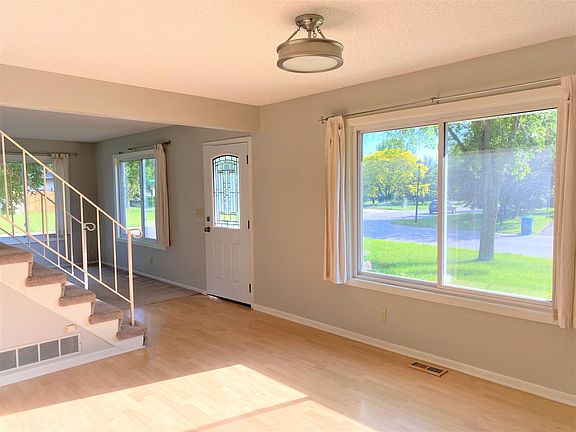 5th image of 3241 Canterbury Dr