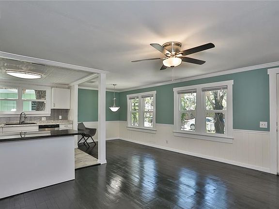 4th image of 1353 S Michigan Ave