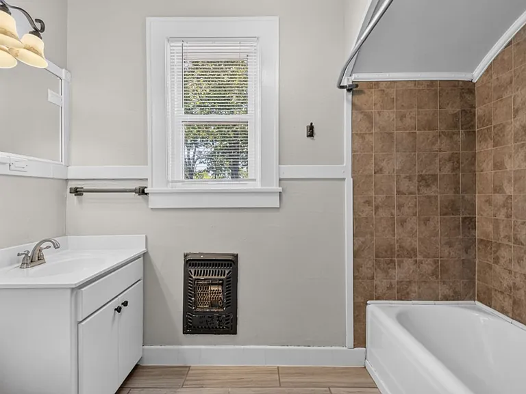 3719 W Markham St — Photo 15