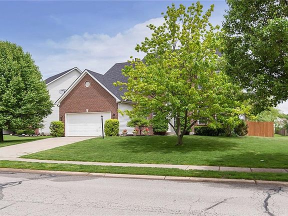 4th image of 13960 Royalwood Dr