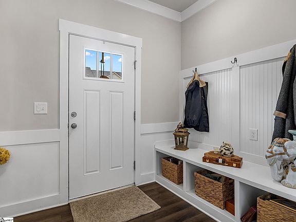 5th image of 209 Broad Banyan Ct