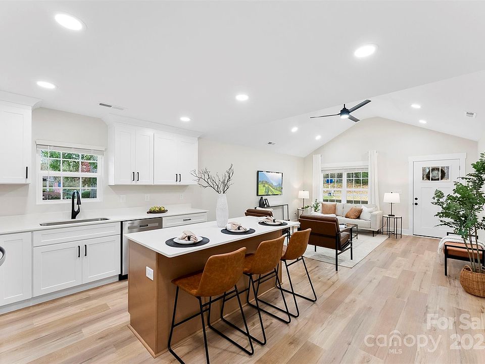1st image of 2443 Myrtle Ave