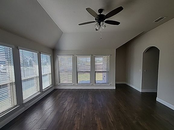 4th image of 1408 Stone Ridge Dr