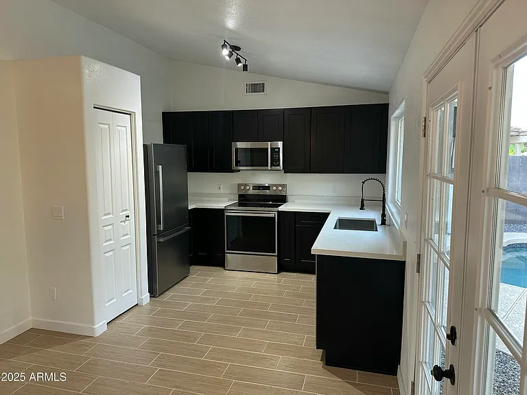4515 E Briarwood Ter — Photo 5