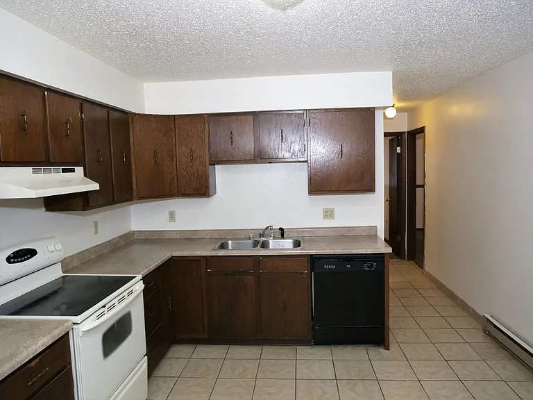 2400 S 17th St #2500 — Photo 2