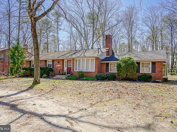 2nd image of 19 Sandra Ln