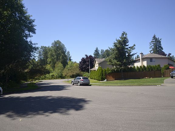 5th image of 12415 35th Pl NE