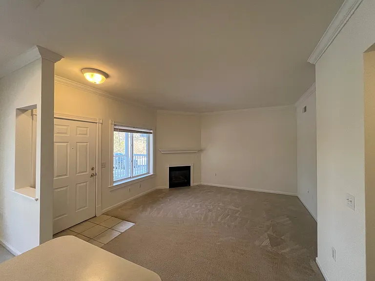 942 Oakwood Ave — Photo 5