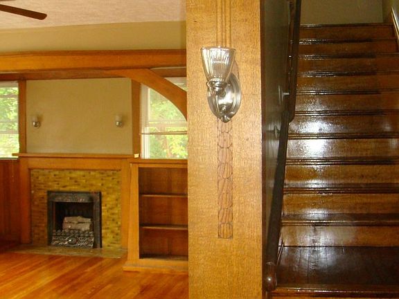 Living Room w Fireplace