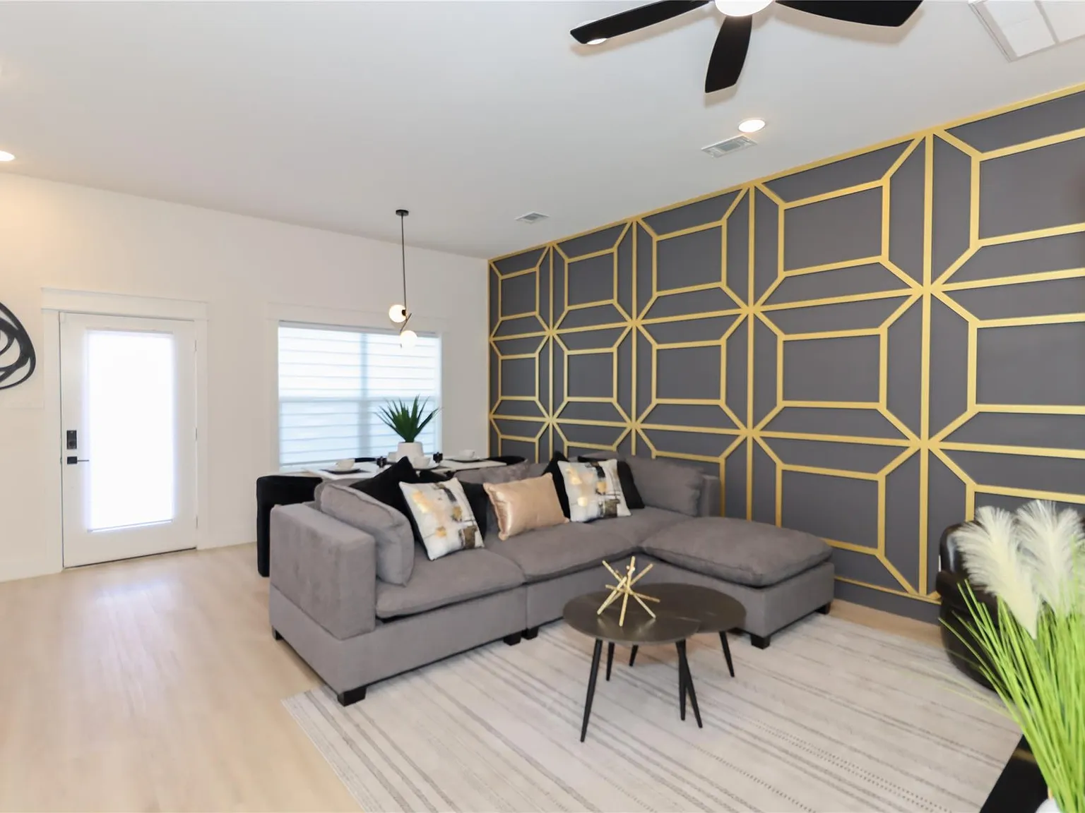 3 bed, 2.0 bath, 1279 sqft, $3,500 — Photo 4
