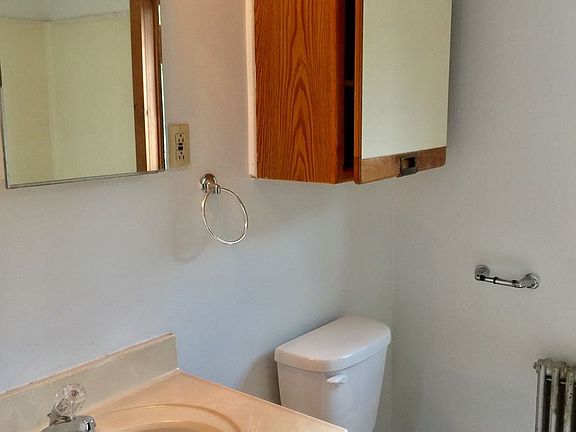 5th image of 921 W Cross St APT 6