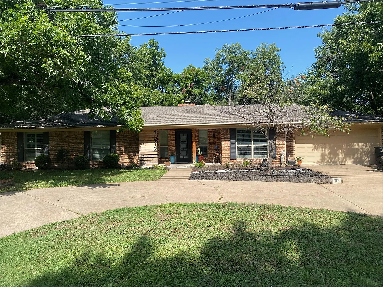 3 bed, 1692 sqft, $2,700 — Photo 1