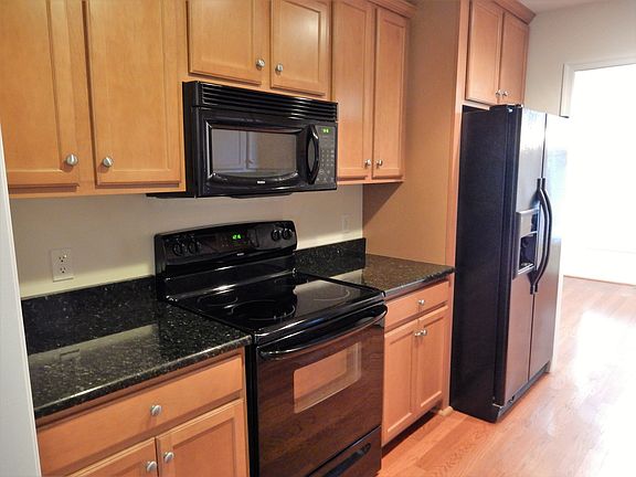 5th image of 3008 Hill St Unit 110