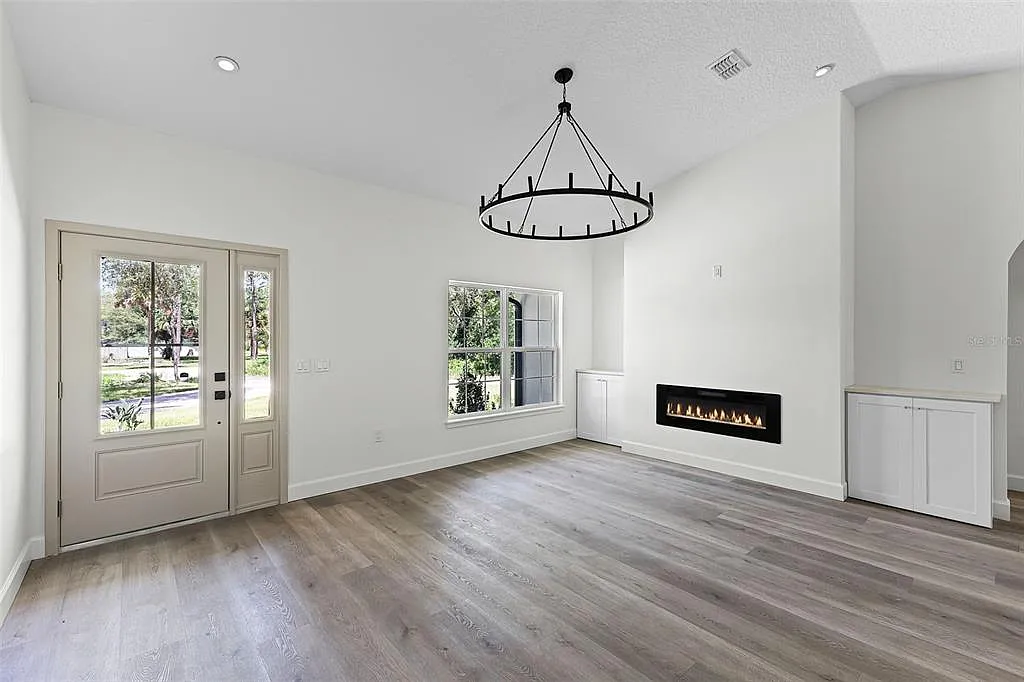 3 bed, 2.0 bath, 1650 sqft, $2,500 — Photo 3