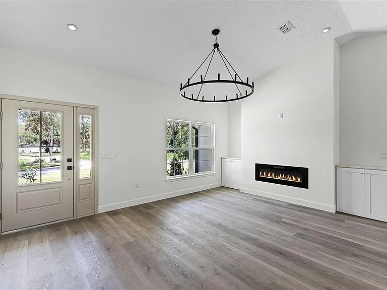 320 Kenora Dr — Photo 3