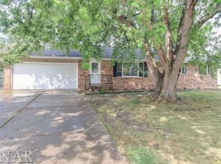 304 N Delane Dr, Heyworth, IL 61745