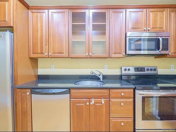 2nd image of 32 Robin Rd APT 4