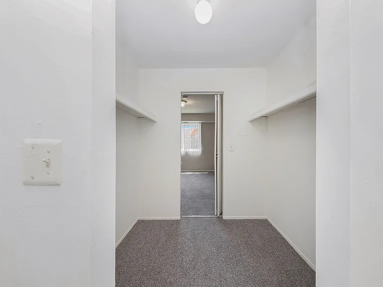 Midtown Square Apartments — Photo 8