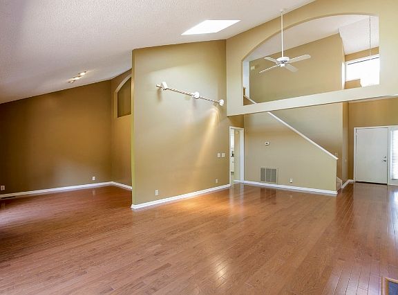 3rd image of 404 Belle Pointe Dr