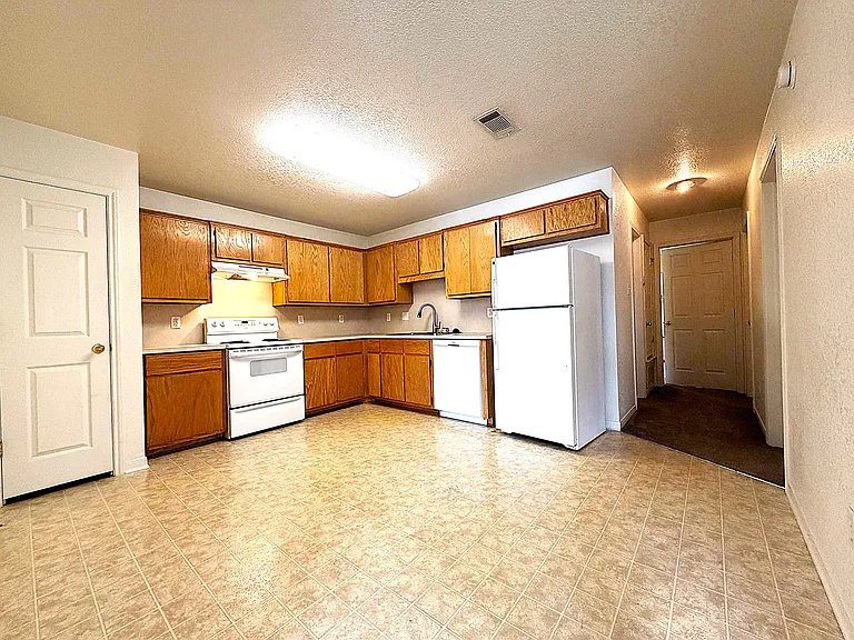 3305 Alicante Ct #B — Photo 8