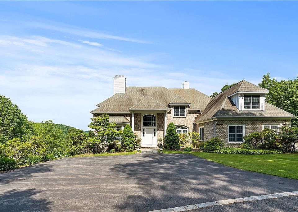 1st image of 12 Mianus Bluff Dr