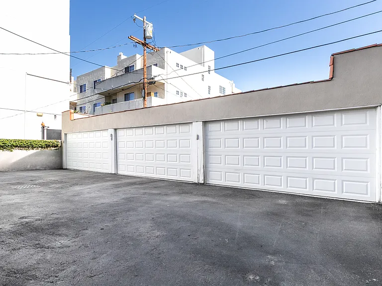 11218 Morrison St #6 — Photo 15